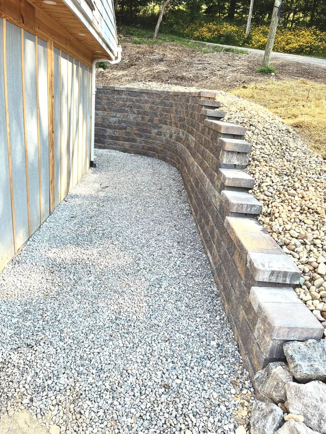 Curved block retaining wall with gravel